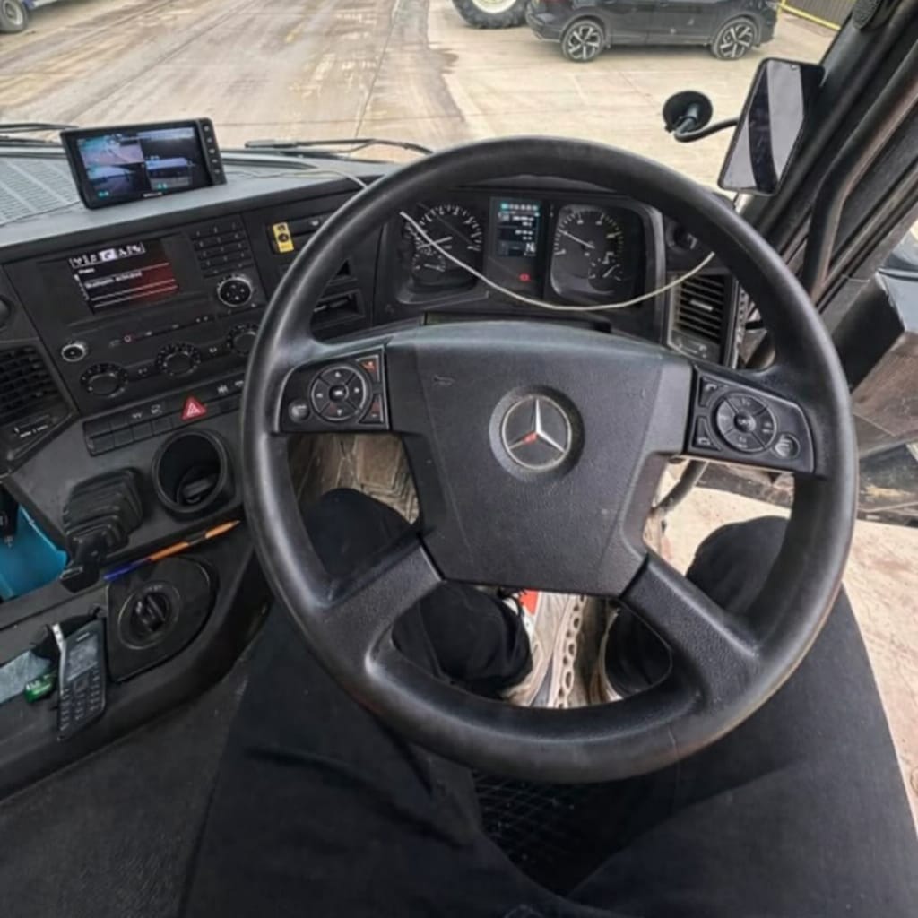 2018 Mercedes Arocs 8-Wheeler Grab Lorry - Photo 5