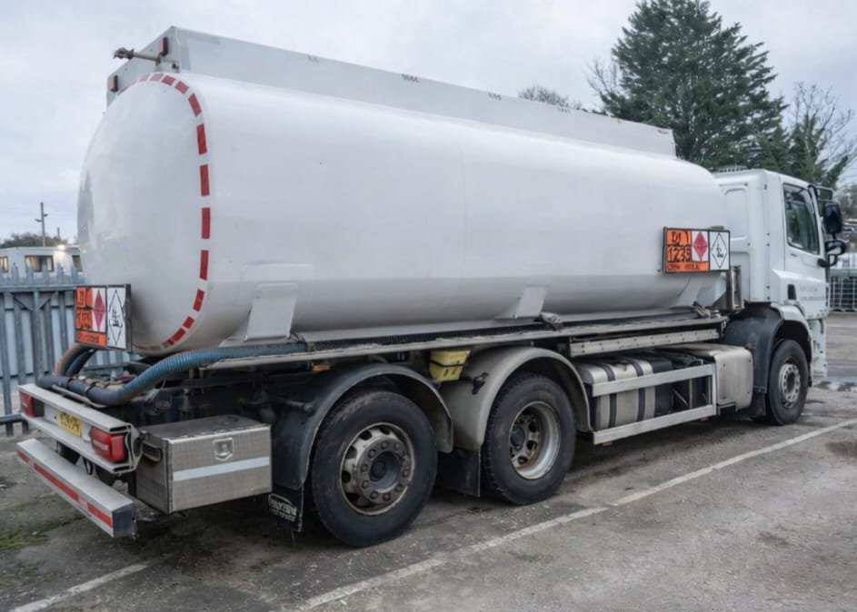 2020 DAF CF 6 Wheeler Fuel Tanker - Photo 2