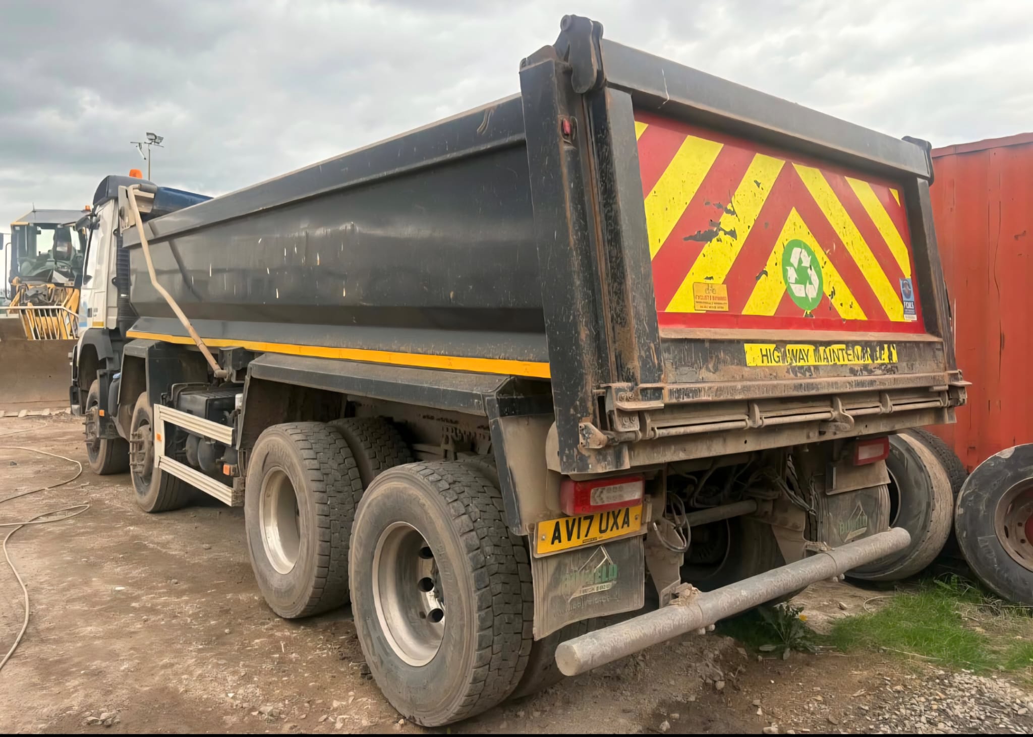 2017 Volvo FM 420 8x4 Tipper - Photo 2