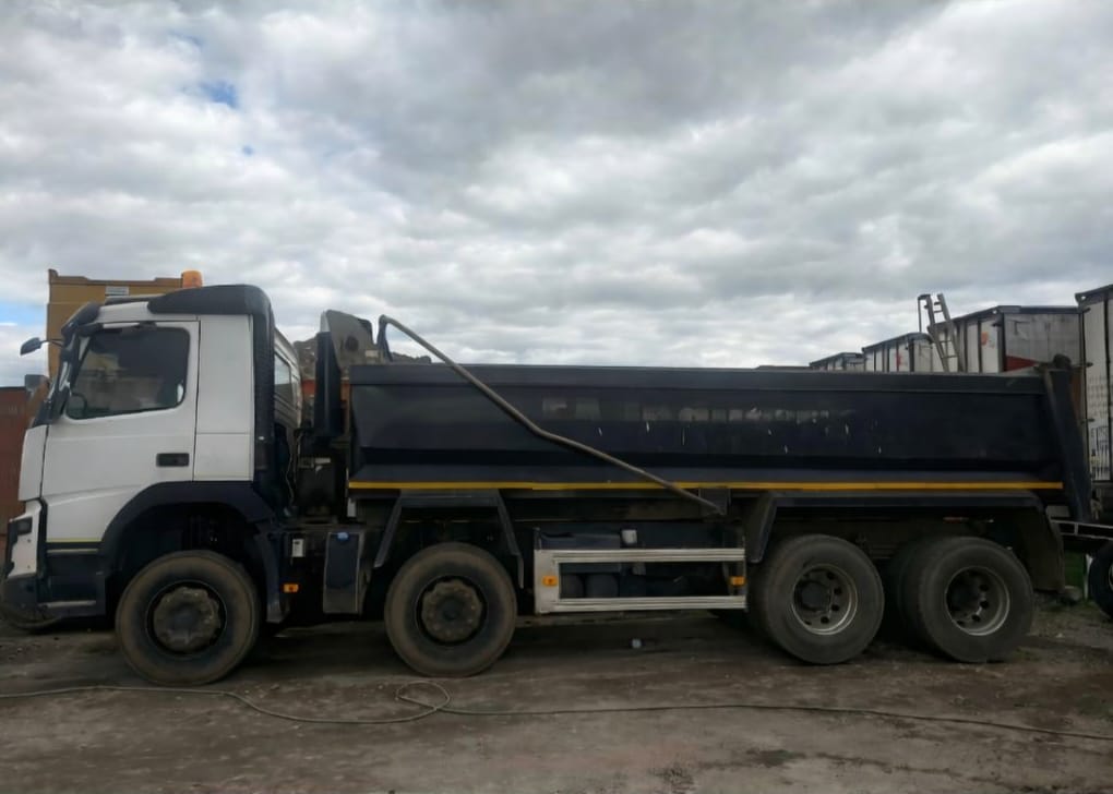 2017 Volvo FM 420 8x4 Tipper